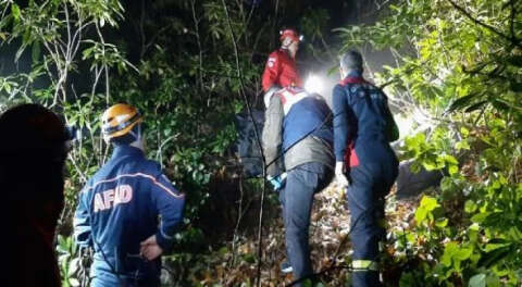 Kamyonet, uçuruma yuvarlandı: 1 ölü, 4 yaralı