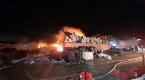 (Geniş Haber)Çatalca’da plastik boru fabrikasında yangın; alevler diğer fabrikaya sıçradı