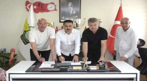 Akhisarspor’da Yanar imzayı attı