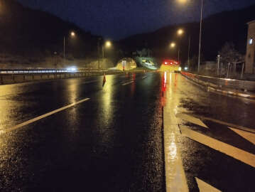 Bolu Dağı'nda heyelan; İstanbul yönü ulaşıma kapatıldı