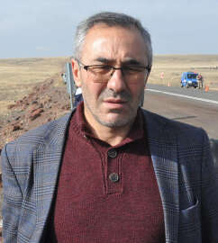 Kars'ta tur minibüsü, sürüye çarptı; 25 koyun öldü