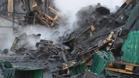 Esenyurt'ta kimyasal madde deposundaki yangın kontrol altına alındı