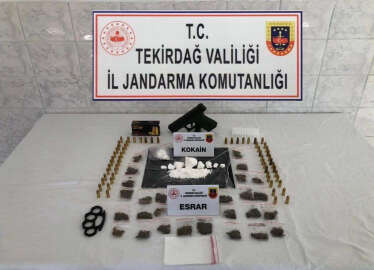 Evde vazo içerisinde uyuşturucu ele geçirildi