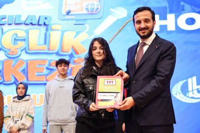 Bağcılar Belediyesi'nden üniversiteye hazırlanan öğrencilere kitap desteği