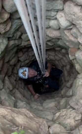 Datça'da kuyuya düşen köpek kurtarıldı