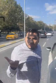 Küçükçekmece&#39;de İETT otobüsünün önünü kesen sürücüye yolcular tepki gösterdi 