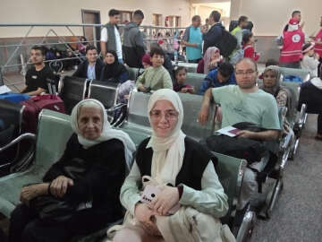 Dışişleri: Tahliye bekleyen 44 Türk ve KKTC vatandaşı Mısır'a ulaştı