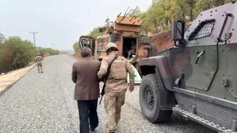 Diyarbakır'da el yapımı patlayıcı ve 204 kilo esrar ele geçirildi