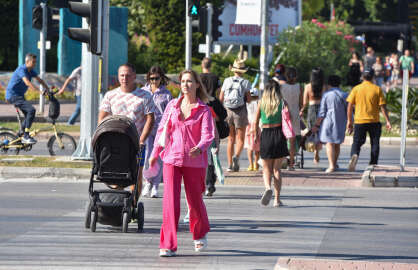Türkiye'de ikamet izni ile yaşayan yabancı sayısı 1 milyon 127 bin 38