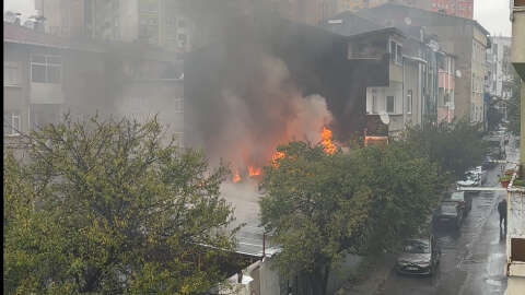 (Geniş haber) Ataşehir'de hurda deposunda yangın