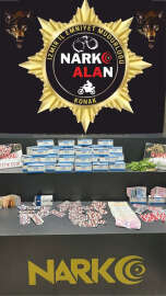 İzmir'de 4 bin 854 sentetik hap ele geçirildi; 3 gözaltı