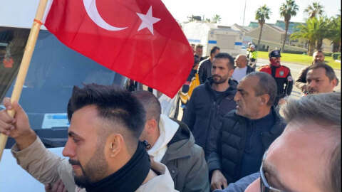 İzmir'de İsrail protestosu; başına tabanca dayadı, teslim oldu (2)