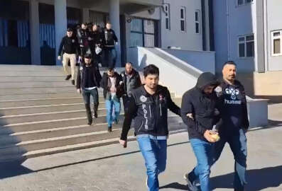 'Tina' ile aramada otomobilde metamfetamin bulundu; 4 gözaltı (2)