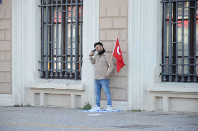 İzmir’de İsrail bayrağına basıp kafasına tabanca dayayan şüpheli tutuklandı