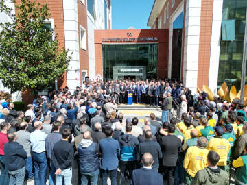 Sultanbeyli Belediye Başkanı Ali Tombaş mazbatasını alarak göreve başladı