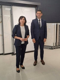Milano Başkonsolosluğu Ticaret Ateşesi Eser, Seramiksan'ın İtalya'daki merkezini ziyaret etti