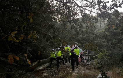 Konya'da şarampole devrilen kamyonun şoförü öldü