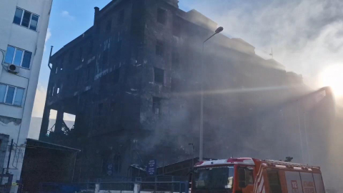 İstanbul - Beylikdüzü'nde plastik fabrikasındaki yangına müdahale sürüyor - 4 / Drone görüntüleri ve havadan fotoğraflarla