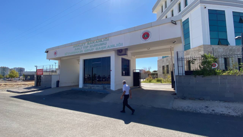 Diyarbakır’da akraba aileler arasında silahlı kavga: 1 ölü, 3 yaralı