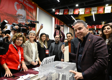Antalya’da CHP’liler, ön seçim için sandık başına gitti /Video eklendi