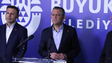 İstanbul - CHP Genel Başkanı Özgür Özel, İBB'de düzenlenen bayramlaşma programına katıldı
