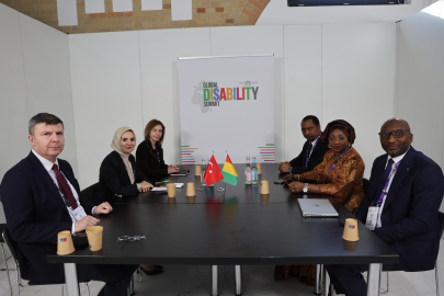 Bakan Göktaş, Berlin'de Filistin, Kongo, Gine ve Cezayirli bakanlar ile ikili görüşmelerde bulundu