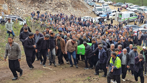 Adana - Kazada ölen anne, baba ve 3 çocuğu toprağa verildi (2) /Video eklendi