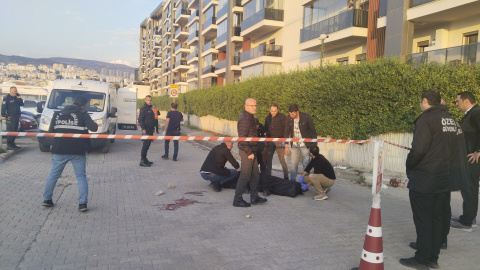 Önce sokakta önlerini kestiği eski nişanlısı ile annesini, sonra da kendini vurdu; 2 ölü, 1 yaralı