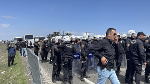Öcalan'ın doğum günü nedeniyle Halfeti'ye gitmek isteyen gruba izin verilmedi