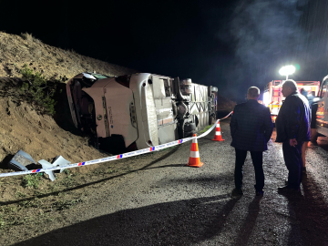 Çankırı'da işçilerin taşındığı servis otobüsü yol kenarına devrildi; 23 yaralı/ Ek fotoğraflar