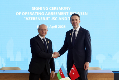 Bakan Bayraktar, Azerbaycan Enerji Bakanı Parviz Shahbazov ile bir araya geldi