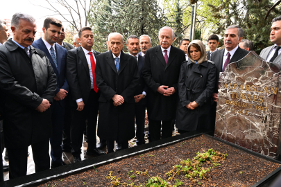 Bahçeli, Türkeş'in mezarını ziyaret etti / Ek fotoğraflar