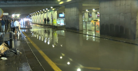 Ankara'da sağanak; cadde ve sokaklar suyla doldu
