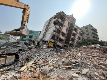 Myanmar'daki depremlerde can kaybı 3 bin 354'e yükseldi