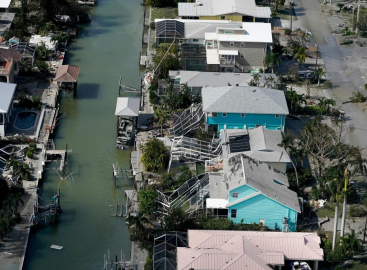ABD'de kasırga ve sel nedeniyle hayatını kaybedenlerin sayısı 16'ya yükseldi