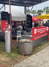 Hijyen kurallarına uymayan fenomen dönercinin standı karnavaldan kaldırıldı