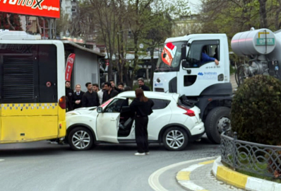 İstanbul - Avcılar'da beton mikseri otomobile çarptı; o anlar kamerada