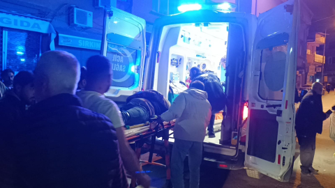 Sokakta yürürken silahlı saldırıda yaralandı