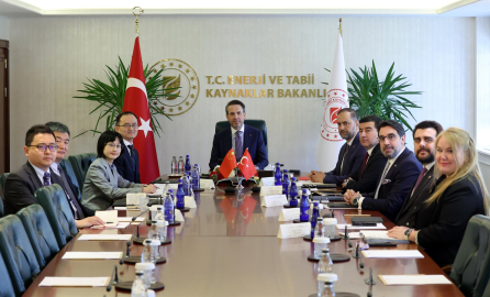 Bakan Bayraktar, Çin'in Büyükelçisi Xuebin ile görüştü