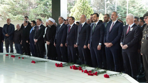 İstanbul - 8'inci Cumhurbaşkanı Turgut Özal mezarı başında anıldı