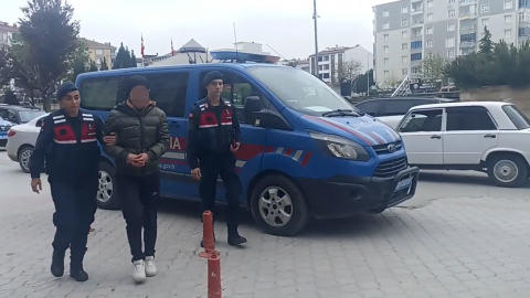 90 yaşındaki yengesini dövüp altın ve parasını alan şüpheli ile kız arkadaşı yakalandı