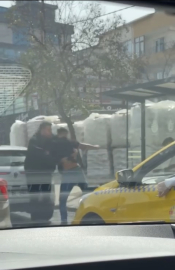 İstanbul- Sancaktepe'de sürücülerin yumruklu kavgası kamerada