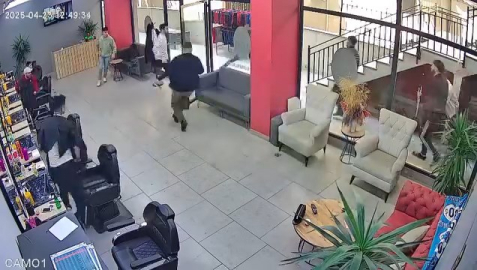 İstanbul- Avcılar'da deprem anları kamerada