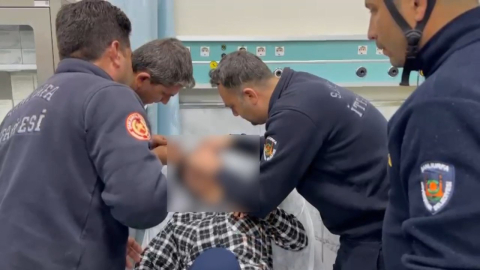 Şanlıurfa'da göz kapağı fermuara sıkışan Yasemin'i itfaiye kurtardı