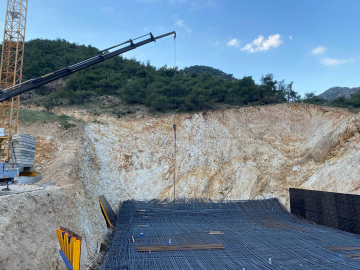 Viyadük inşaatında demir çöktü: 9 yaralı