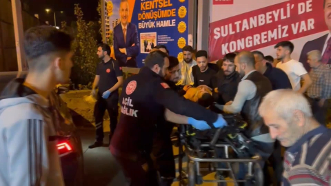 İstanbul - Sultanbeyli'de iki otomobil çarpıştı: 1'i ağır 3 yaralı
