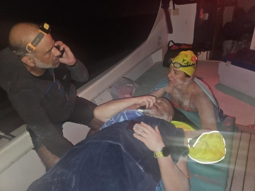 Türk yüzücüler Pasifik Okyanusu'nda köpek balığı saldırısına uğradı