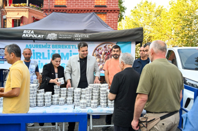 Beşiktaş Belediyesi’nden vatandaşlara aşure ikramı