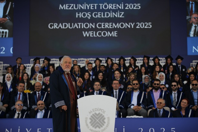 Medipol Üniversitesi mezuniyetinde İlber Ortaylı’dan ‘ağır mesuliyet’ vurgusu