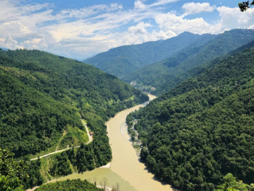 Hindistan'da arazi aracı su kanalına düştü: 11 ölü